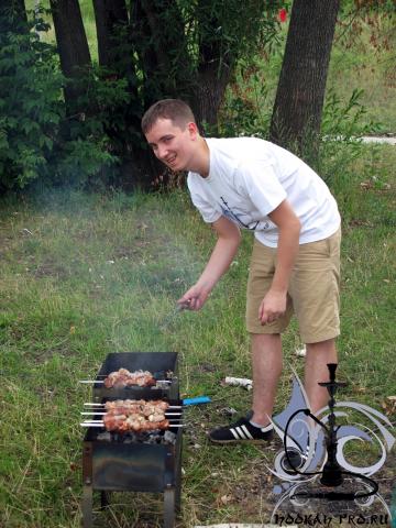 Лёха весь вечер на мясе :)