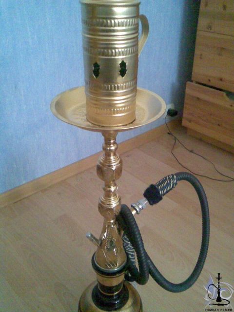 Покрашенное блюдце и колпак
